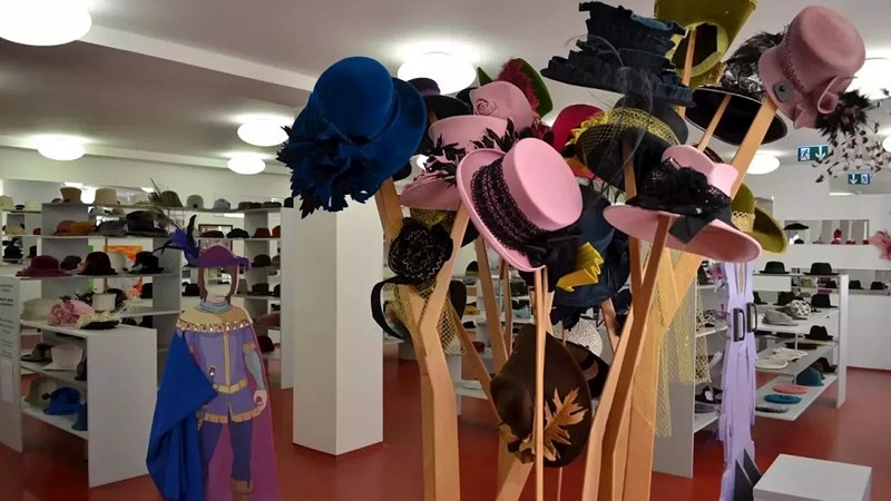 Exposition of Tonak hats