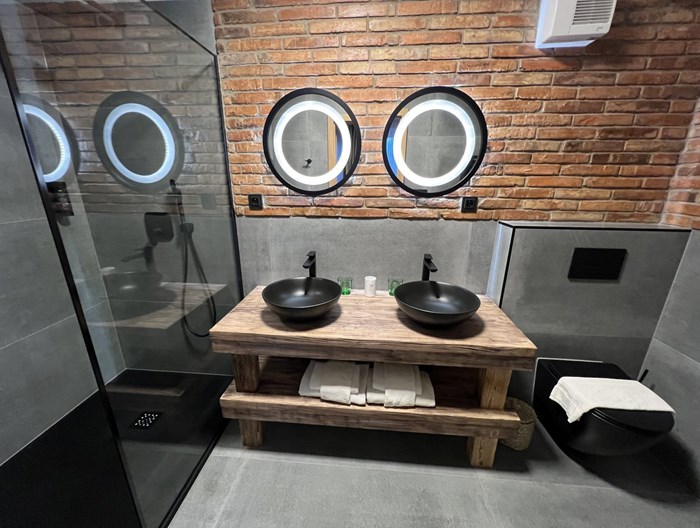 Bathroom apartment 4