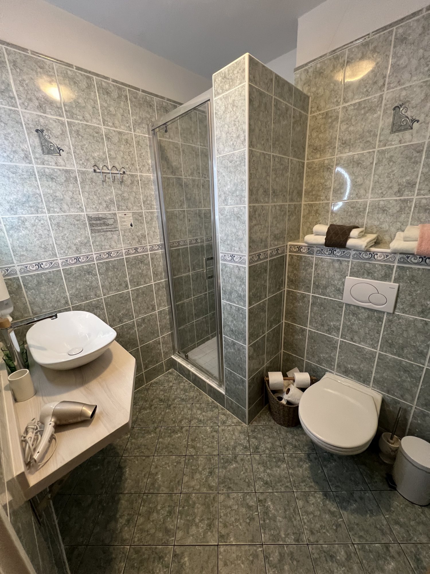 Standard  room bathroom